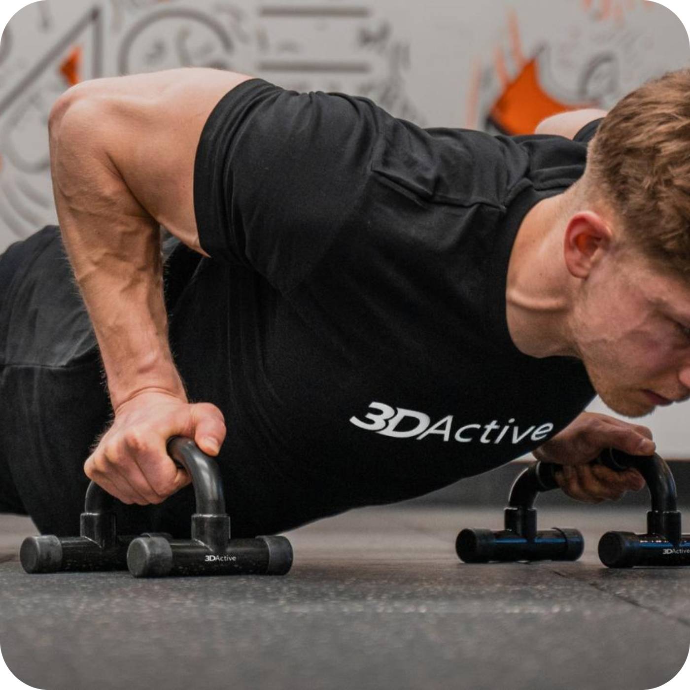 man using his 3dactive push up bars in the gym
