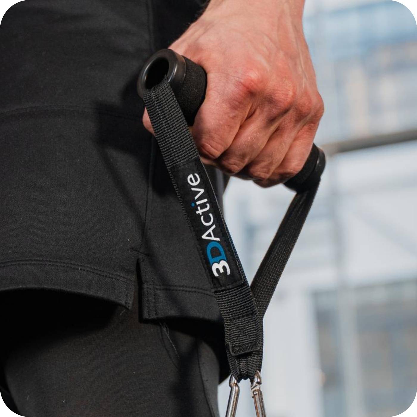 man using his 3dactive resistance bands with handles in the gym.