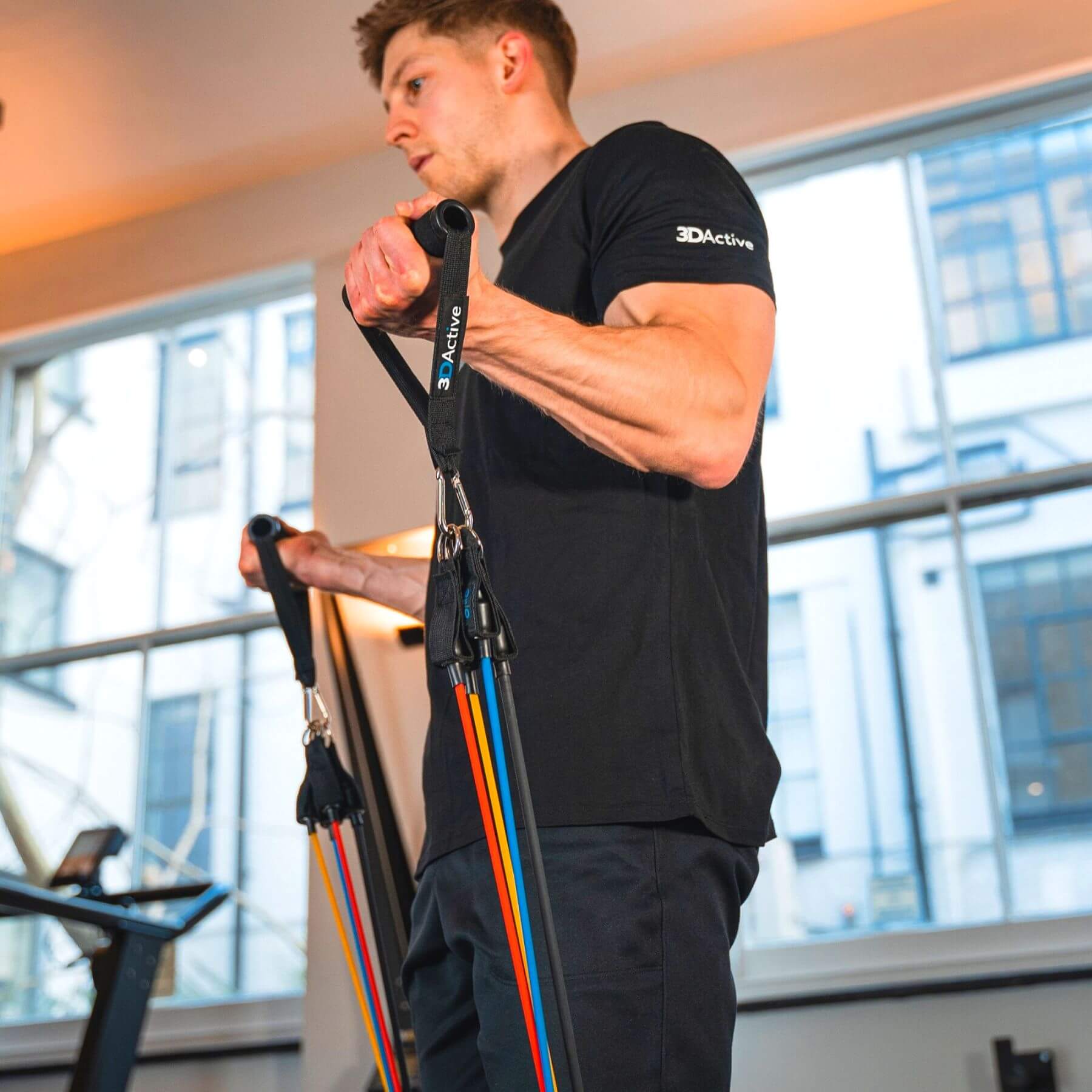 man in the gym using his 3dactive resistance bands