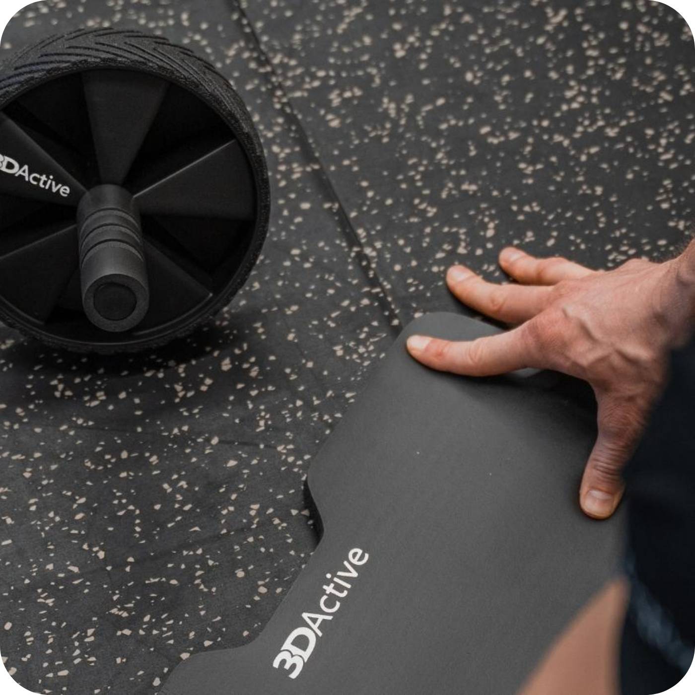 man kneeling on the 3dactive knee pad included with the ab wheel. 